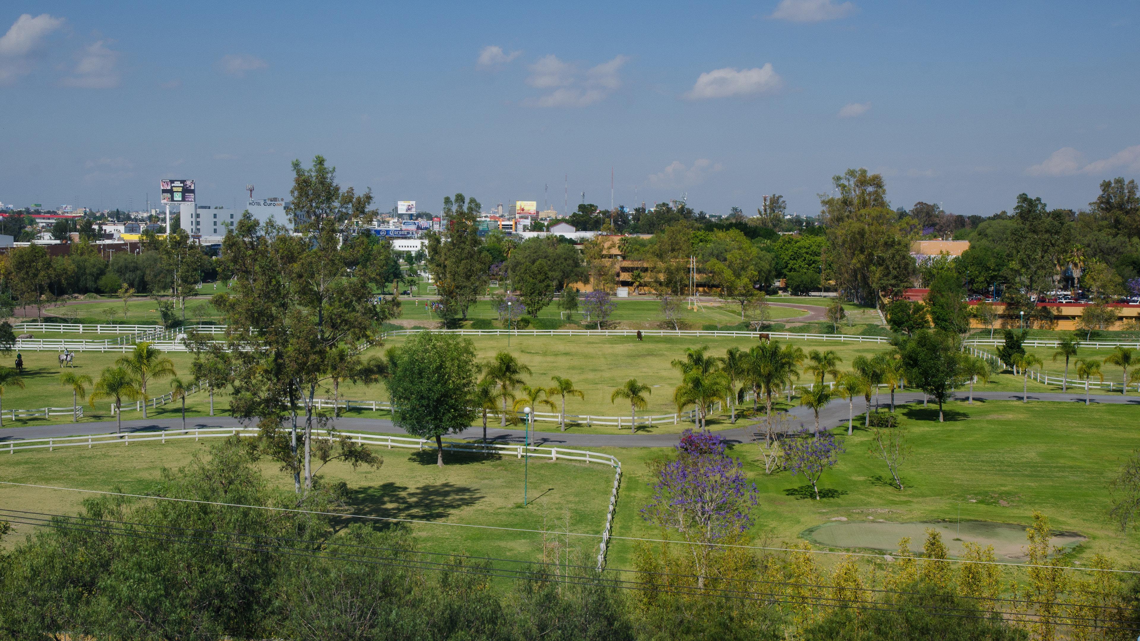 Holiday Inn Express And Suites Celaya By Ihg Exterior foto